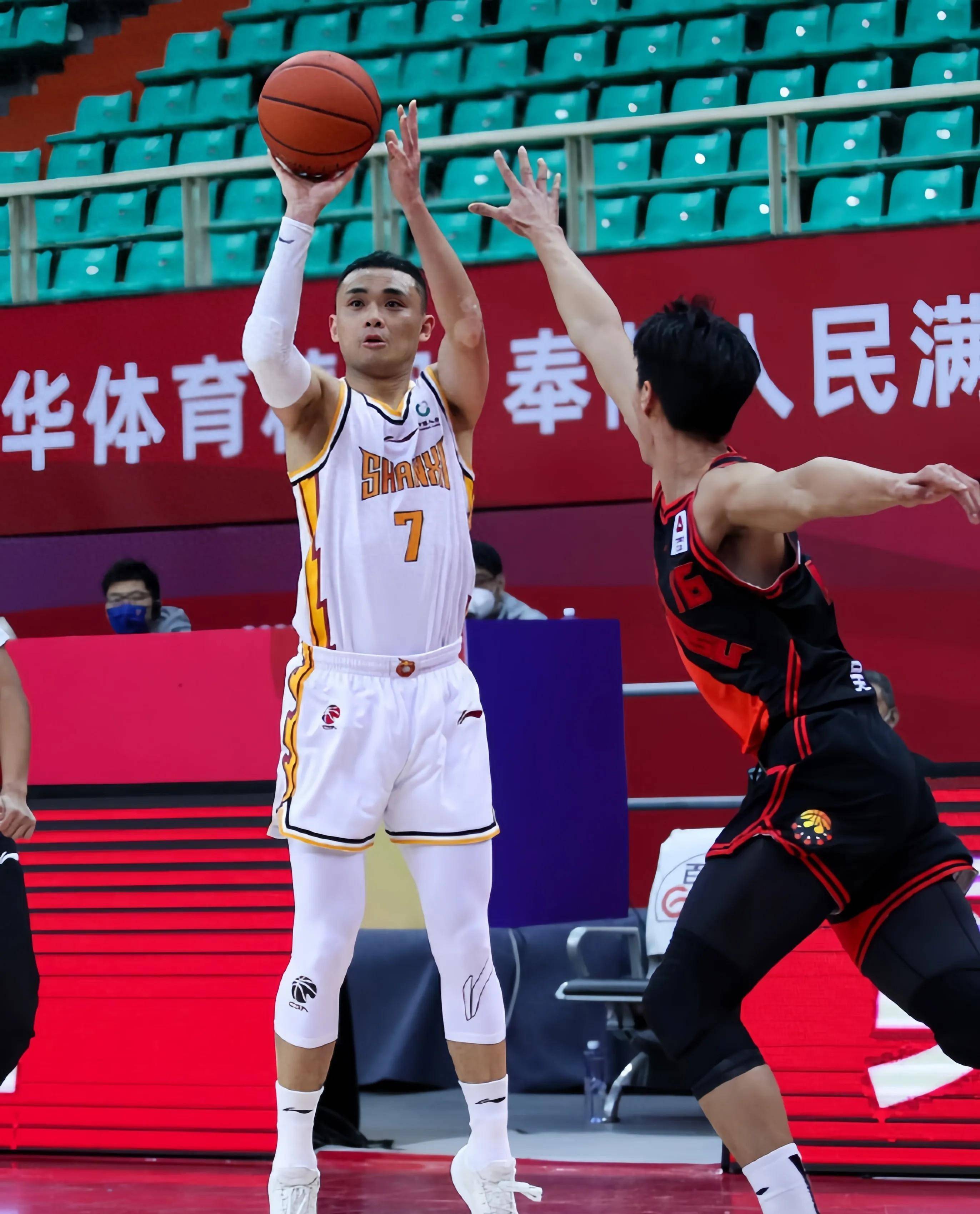 CBA篮球赛中的焦点战役即将上演